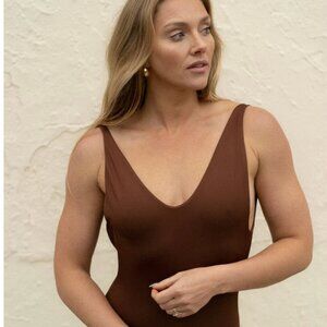 Londre Minimalist Swimsuit in Ribbed Espresso